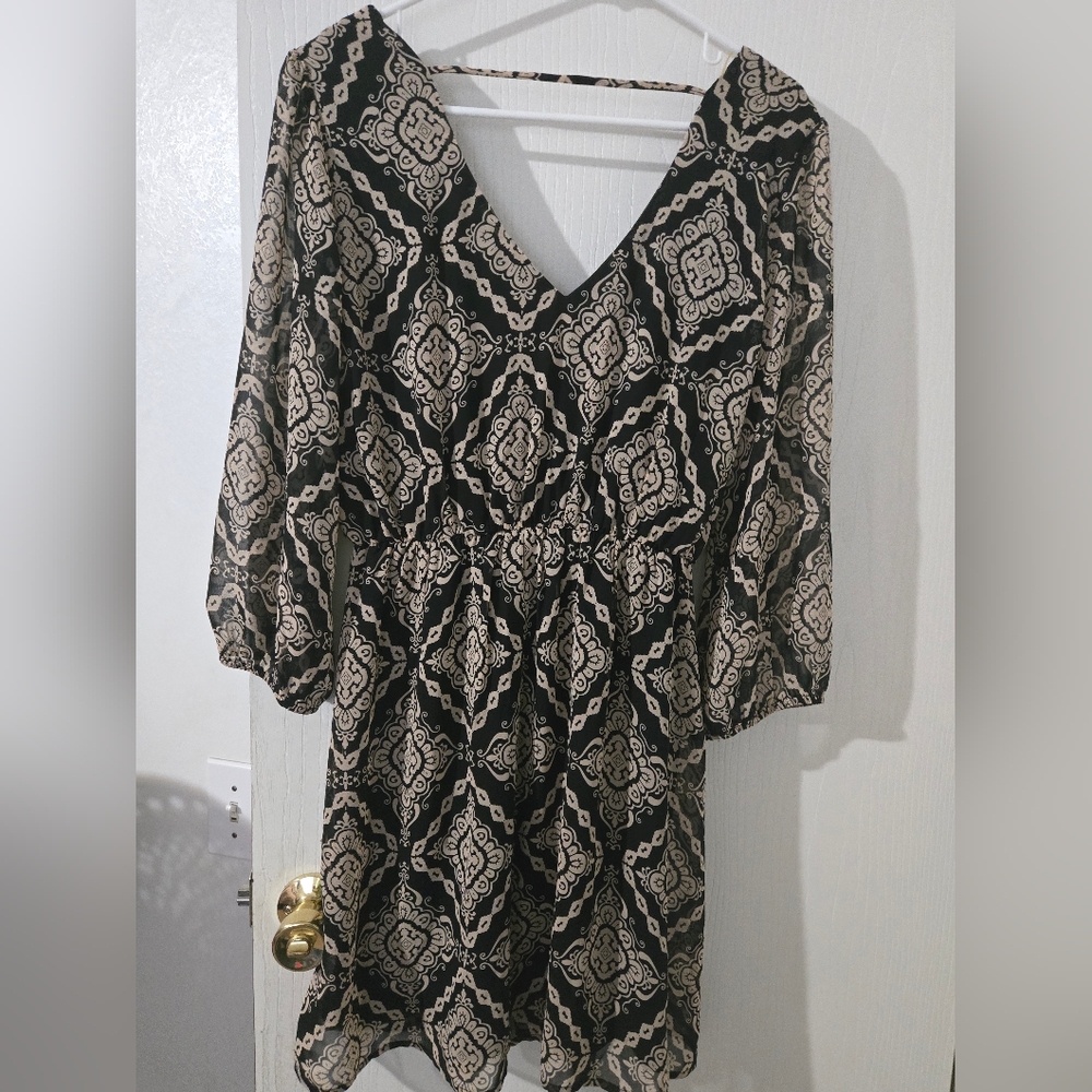Elegant Black and Tan Patterned Dress. Lightweight, Elastic Waist